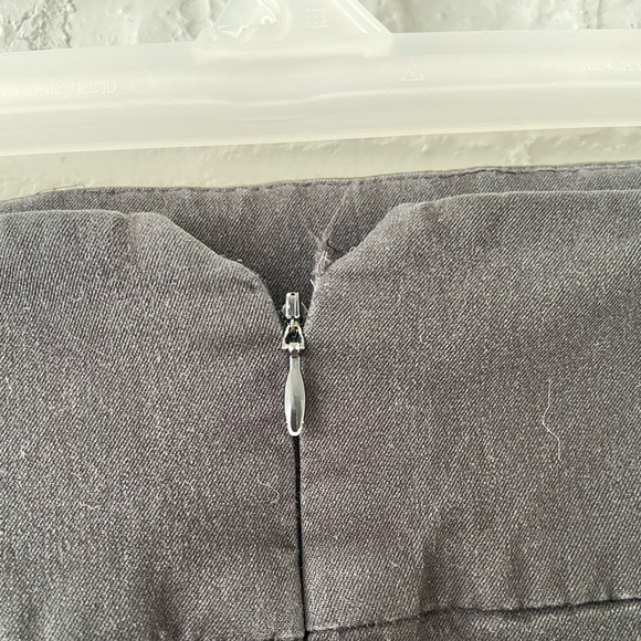 Banana Republic Stretchy Black Skirt With Pockets - Picture 5 of 5